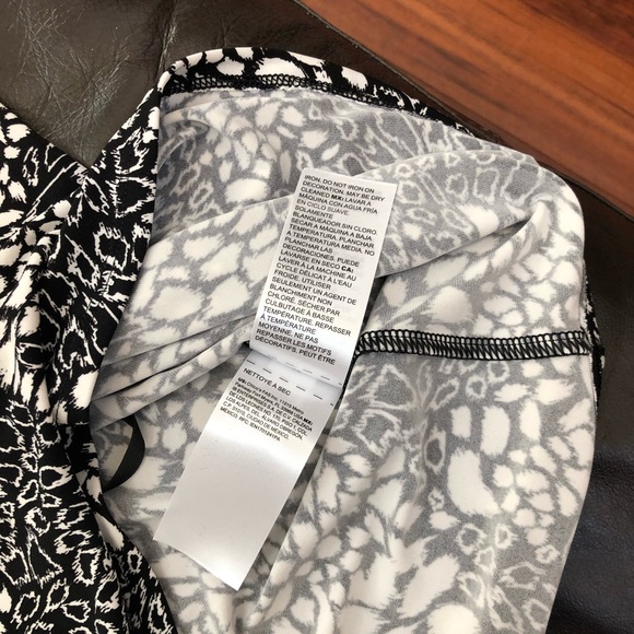 White House Black Market top. - Picture 13 of 13